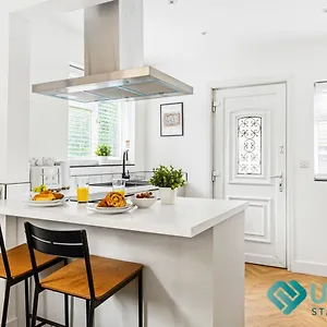 Trendy 4-Bedroom House - Near City Hospital, Sherwood, Qmc & Fast Access To Nottingham City Centre Apartment